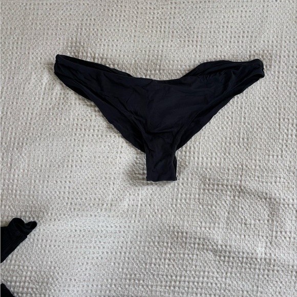 Roxy cinched Black Bikini Bottom - Picture 1 of 3